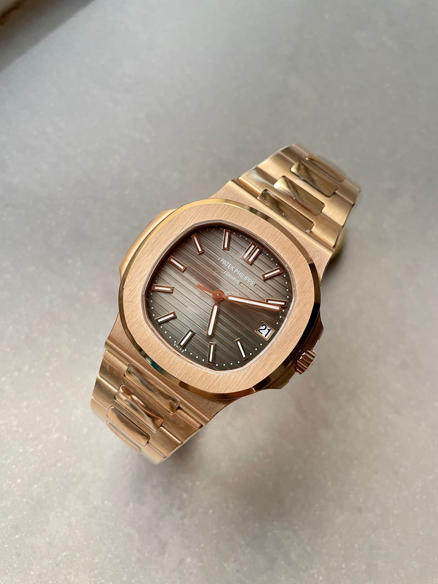 Nautilus 5711 3KF 1:1 Best Edition Grey Dial on YG Bracelet A324 V2 - Image 6