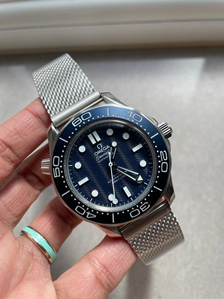 SEAMASTER 300M 42MM JAMES BOND 60TH ANNIVERSARY VSF BEST EDITION ON MESH BRACELET A8806 - Image 3
