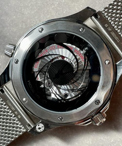SEAMASTER 300M 42MM JAMES BOND 60TH ANNIVERSARY VSF BEST EDITION ON MESH BRACELET A8806 - Image 13
