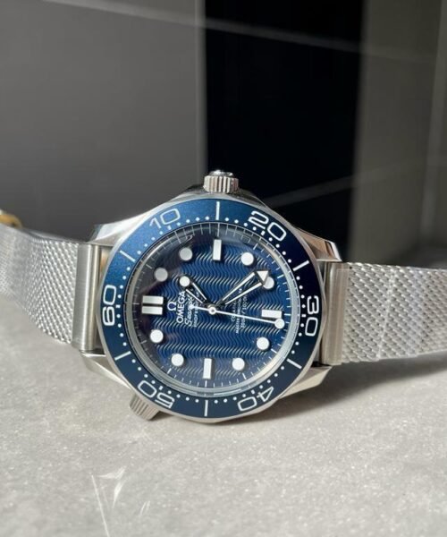 SEAMASTER 300M 42MM JAMES BOND 60TH ANNIVERSARY VSF BEST EDITION ON MESH BRACELET A8806 - Image 6
