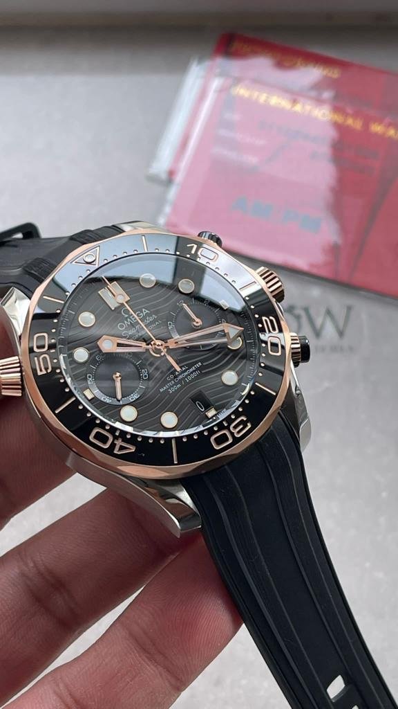 SEAMASTER 300M CHRONO SS/RG OMF 1:1 BEST EDITION BLACK DIAL ON BLACK RUBBER STRAP A9900 - Image 3