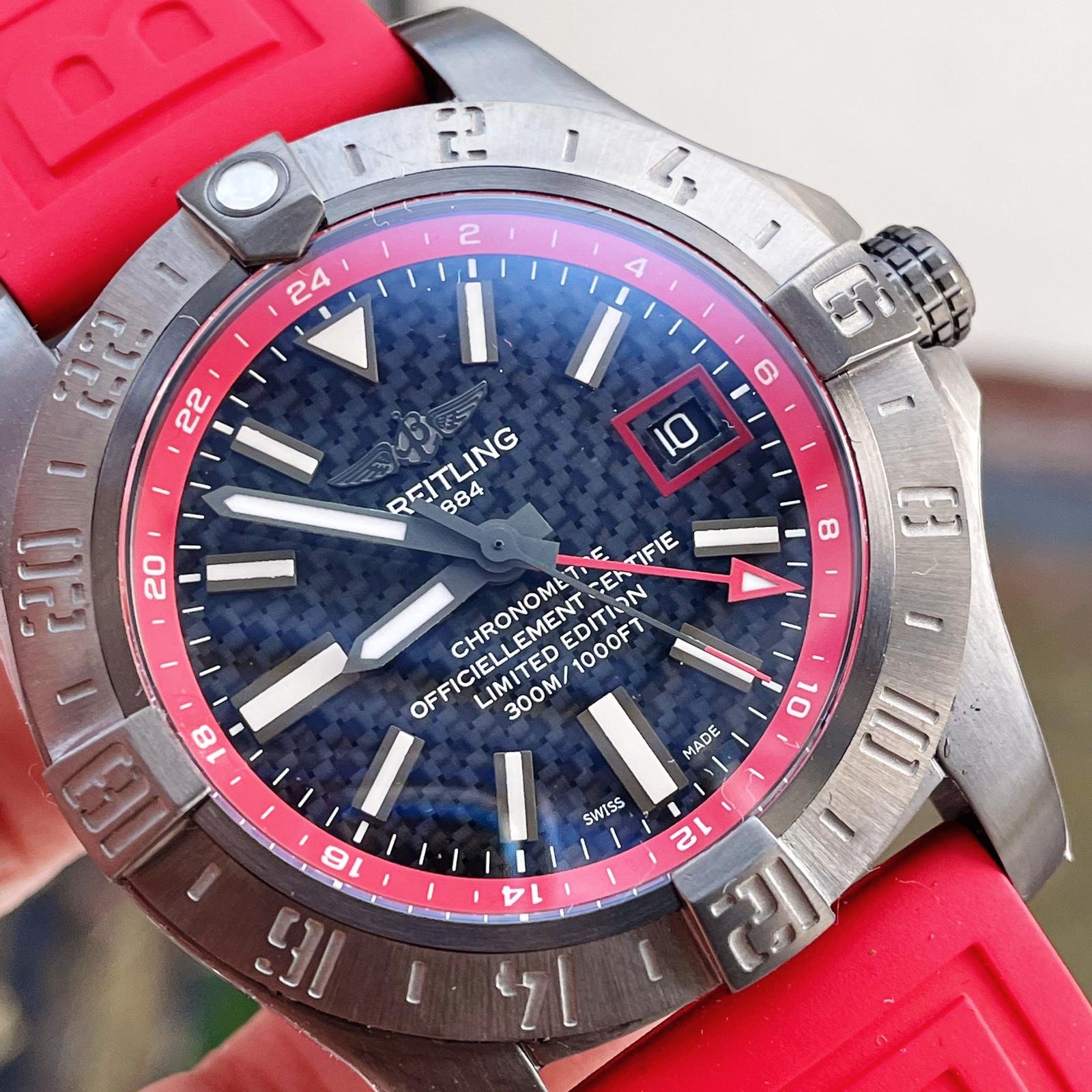 Avenger GMT SS GF 1:1 Best Edition Black Dial Stick Markers on RED rubber Strap A2836 V2 limited edition - Image 2