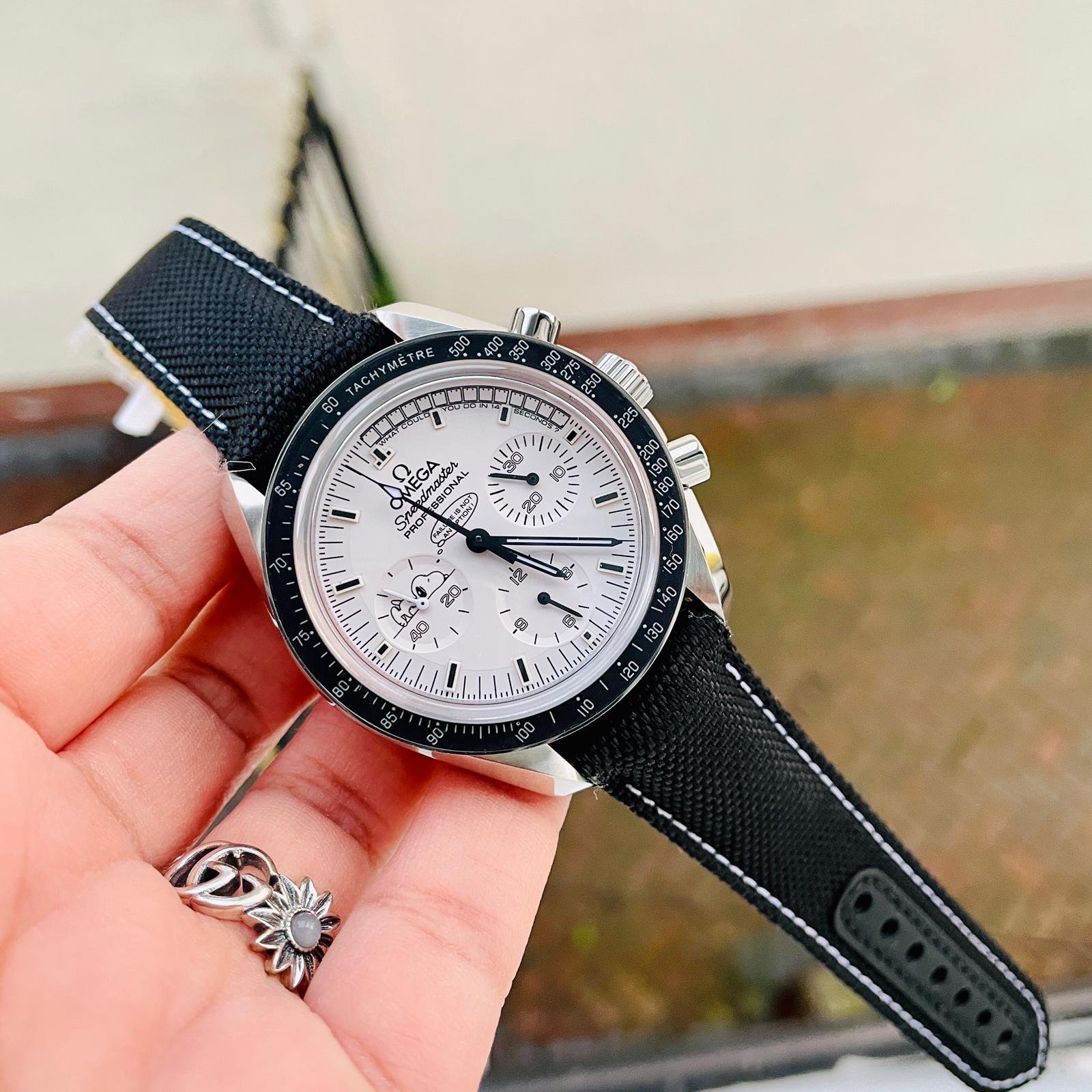 Speedmaster SS Snoopy Sapphire Crystal White Dial on Black Nylon Strap Manual Winding Chrono Movement