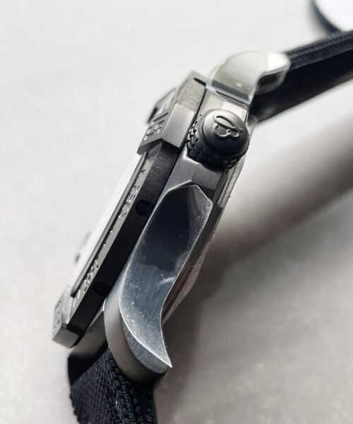 AVENGER BLACKBIRD 44MM DLC GF 1:1 BEST EDITION TITANIUM CASE BLACK DIAL ON BLACK RUBBER STRAP A2824 V4 - Image 10