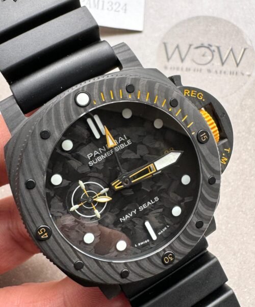 PAM1324 Y 44mm Submersible VSF Best Edition Carbon Dial on Rubber Strap P.9011 - Image 2