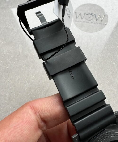 PAM1324 Y 44mm Submersible VSF Best Edition Carbon Dial on Rubber Strap P.9011 - Image 11