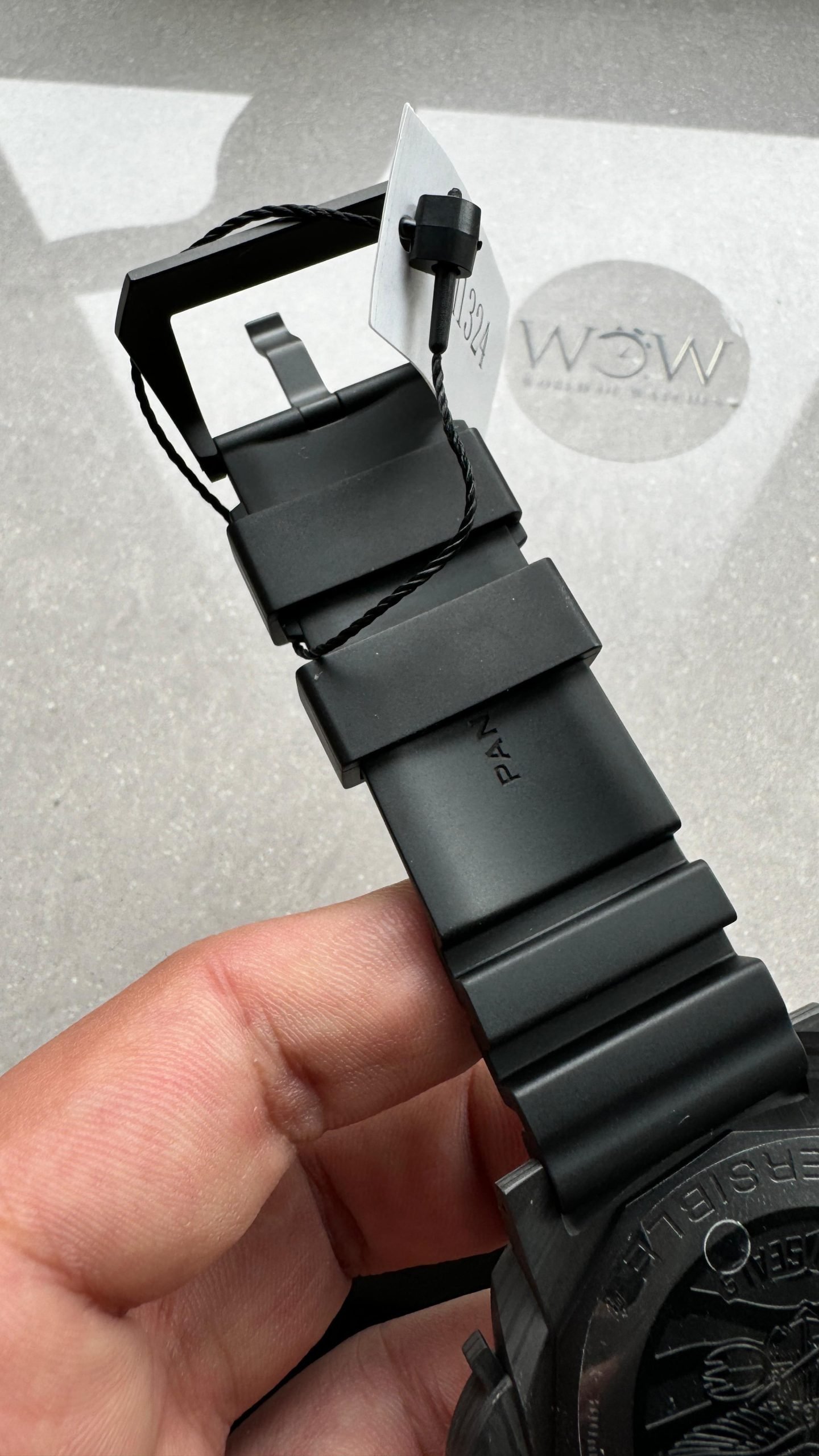 PAM1324 Y 44mm Submersible VSF Best Edition Carbon Dial on Rubber Strap P.9011 - Image 11