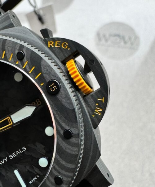 PAM1324 Y 44mm Submersible VSF Best Edition Carbon Dial on Rubber Strap P.9011 - Image 5
