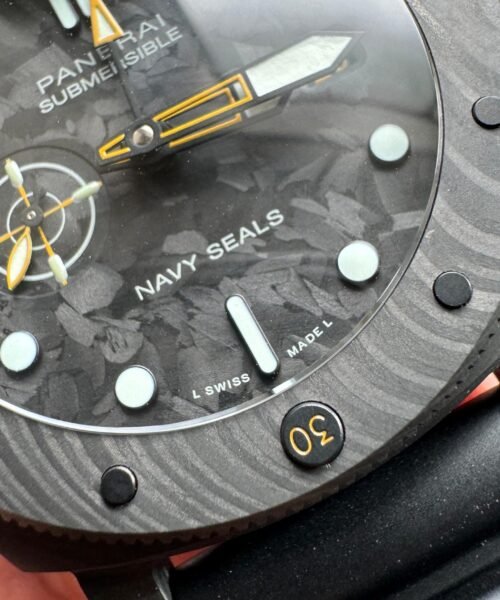 PAM1324 Y 44mm Submersible VSF Best Edition Carbon Dial on Rubber Strap P.9011 - Image 6