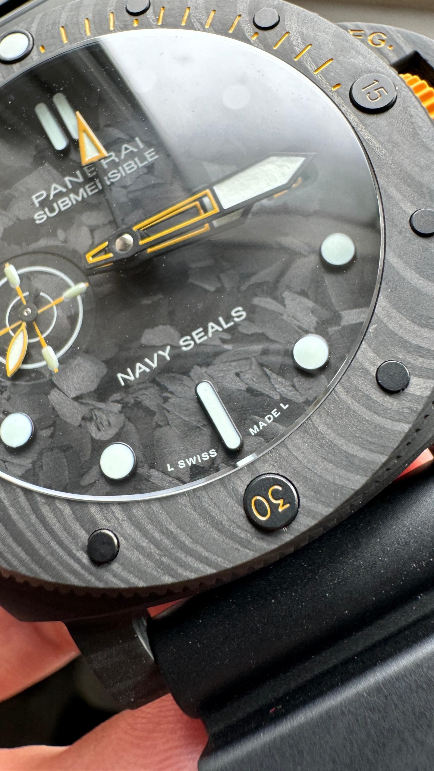 PAM1324 Y 44mm Submersible VSF Best Edition Carbon Dial on Rubber Strap P.9011 - Image 6