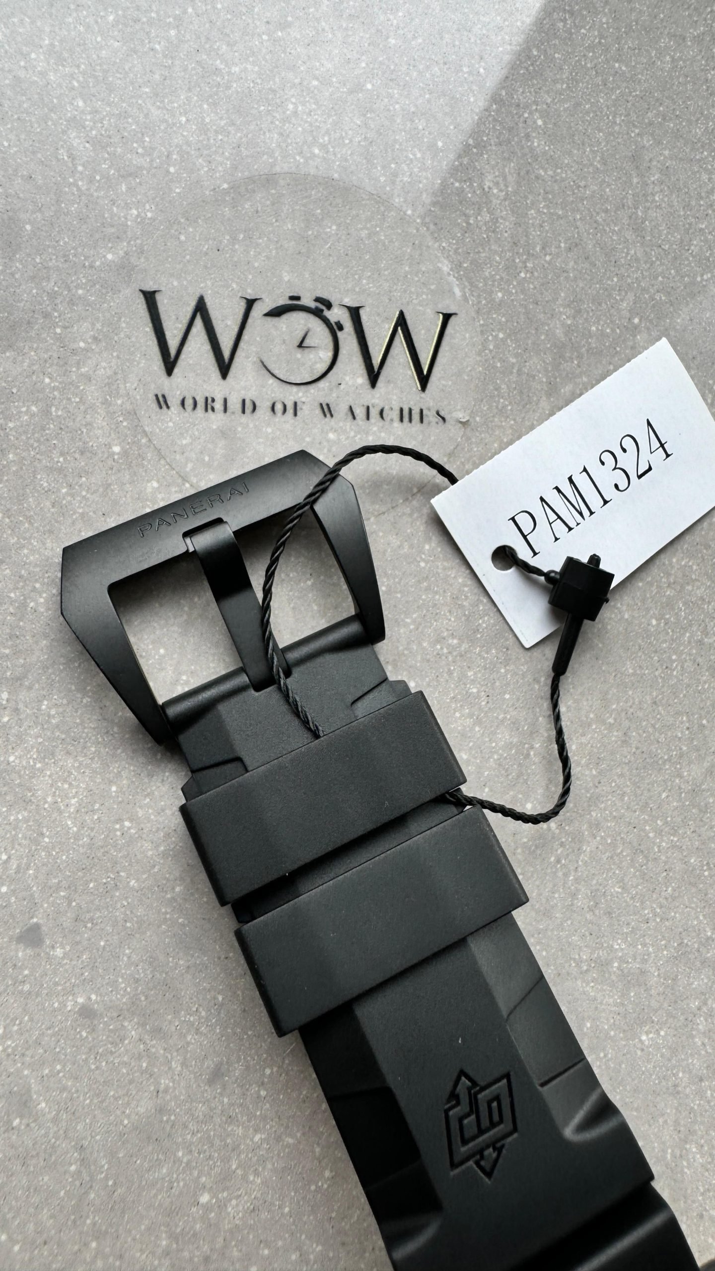 PAM1324 Y 44mm Submersible VSF Best Edition Carbon Dial on Rubber Strap P.9011 - Image 9