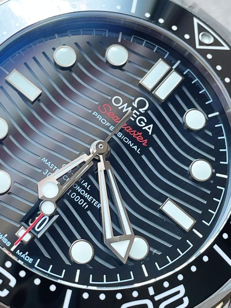 2018 Seamaster Diver 300M SS VSF 1:1 Best Edition Bezel BLACK Dial on SS Bracelet A2824 decorated to CAL.8800 - Image 4